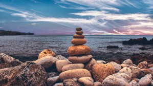Rock balancing 